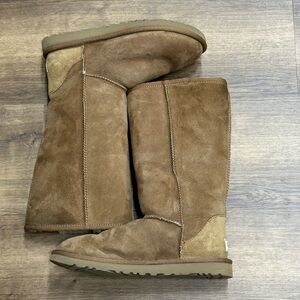 UGG Chestnut Suede Boots size 6‎